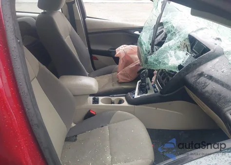 2014 Ford Focus Se z USA, uszkodzony, nr VIN 1FADP3F2XEL371136